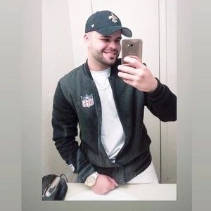 Meet your Posher, Acacio